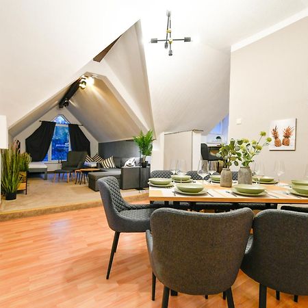 Grosses Spree Apartment, 3 Schlafzimmer Bis 10 Personen, 4X Kfz Parkplatz, Terrasse, Waschtrockner, Wlan, Netflix Chociebuż Zewnętrze zdjęcie