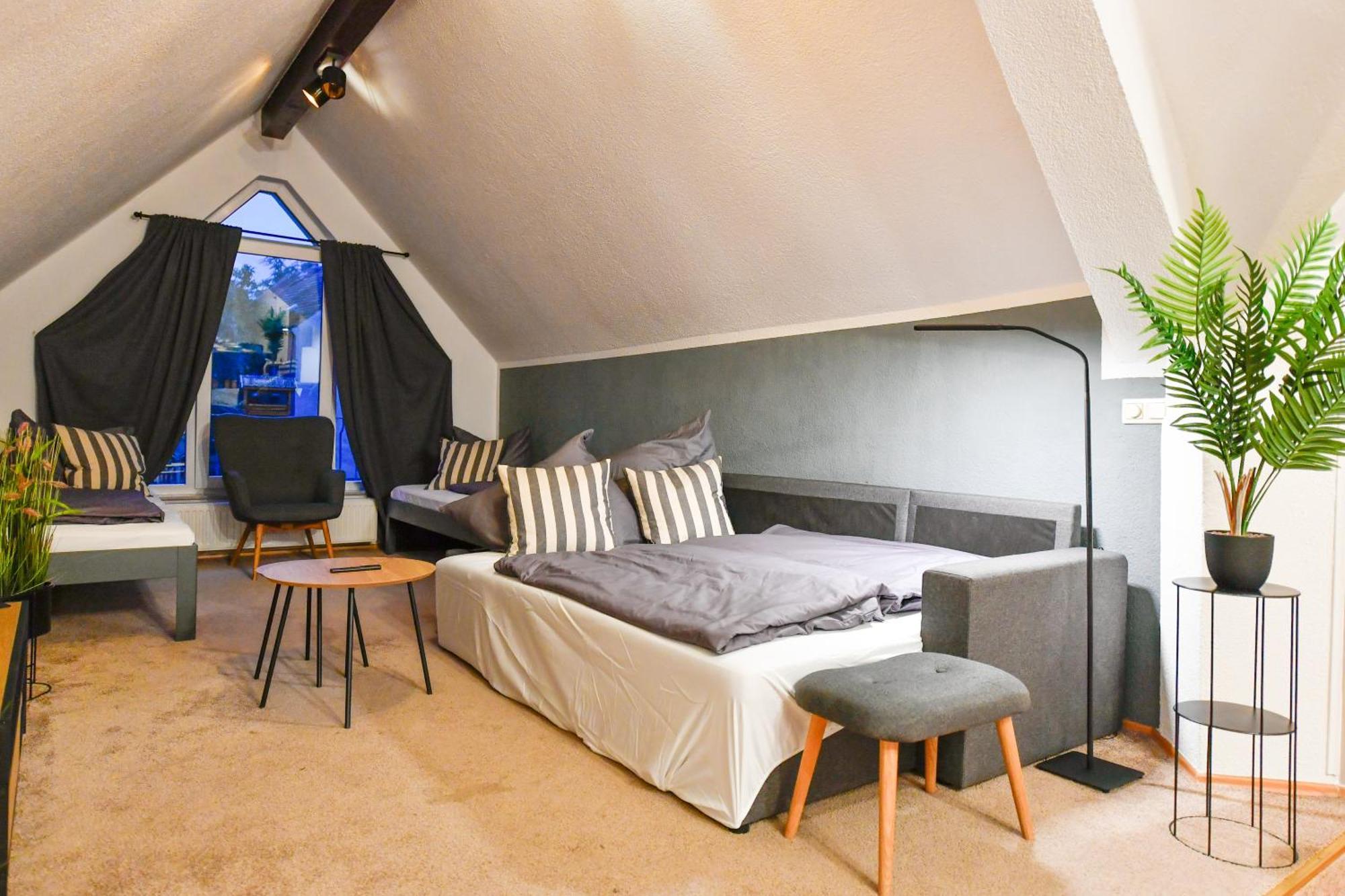 Grosses Spree Apartment, 3 Schlafzimmer Bis 10 Personen, 4X Kfz Parkplatz, Terrasse, Waschtrockner, Wlan, Netflix Chociebuż Zewnętrze zdjęcie
