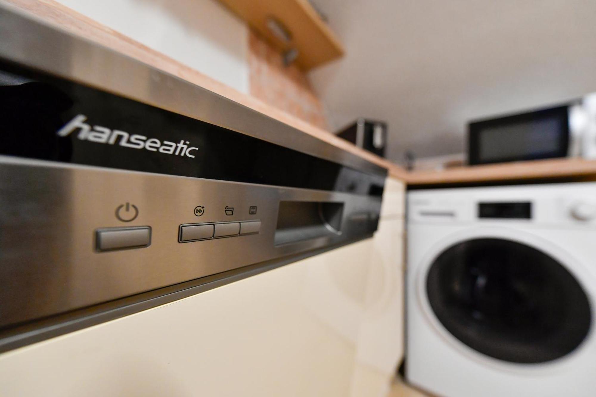 Grosses Spree Apartment, 3 Schlafzimmer Bis 10 Personen, 4X Kfz Parkplatz, Terrasse, Waschtrockner, Wlan, Netflix Chociebuż Zewnętrze zdjęcie