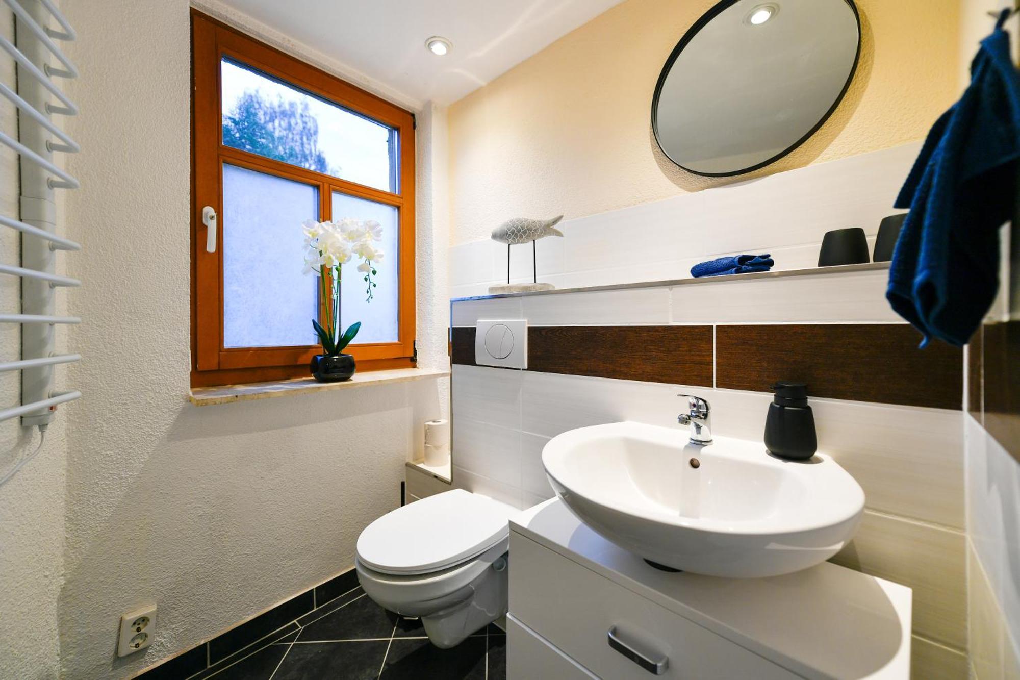 Grosses Spree Apartment, 3 Schlafzimmer Bis 10 Personen, 4X Kfz Parkplatz, Terrasse, Waschtrockner, Wlan, Netflix Chociebuż Zewnętrze zdjęcie