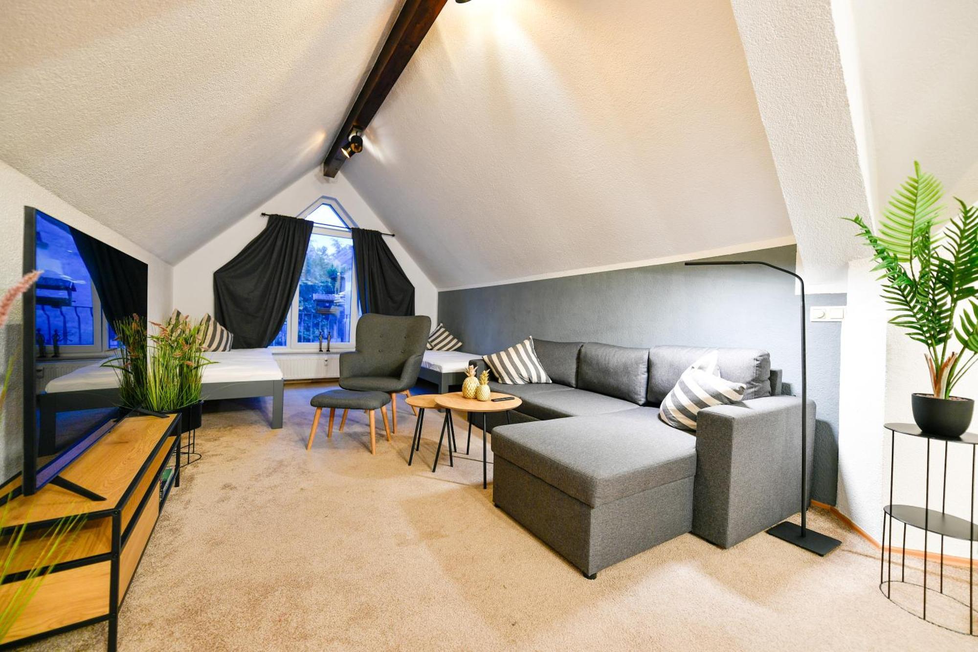 Grosses Spree Apartment, 3 Schlafzimmer Bis 10 Personen, 4X Kfz Parkplatz, Terrasse, Waschtrockner, Wlan, Netflix Chociebuż Zewnętrze zdjęcie