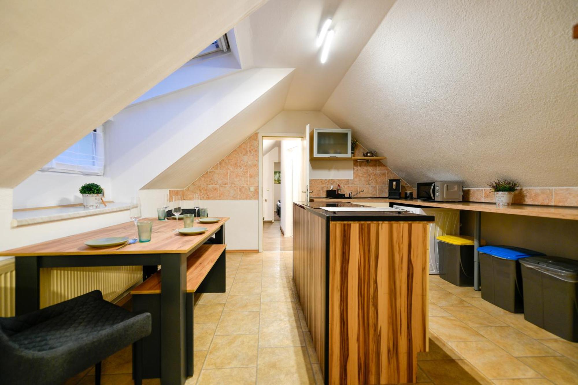 Grosses Spree Apartment, 3 Schlafzimmer Bis 10 Personen, 4X Kfz Parkplatz, Terrasse, Waschtrockner, Wlan, Netflix Chociebuż Zewnętrze zdjęcie