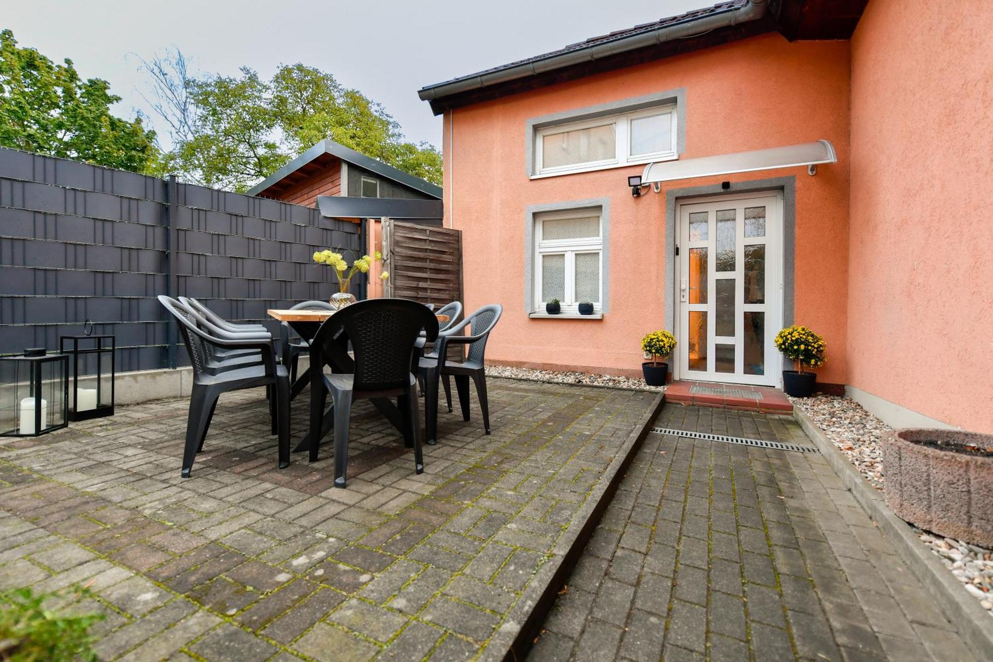 Grosses Spree Apartment, 3 Schlafzimmer Bis 10 Personen, 4X Kfz Parkplatz, Terrasse, Waschtrockner, Wlan, Netflix Chociebuż Zewnętrze zdjęcie
