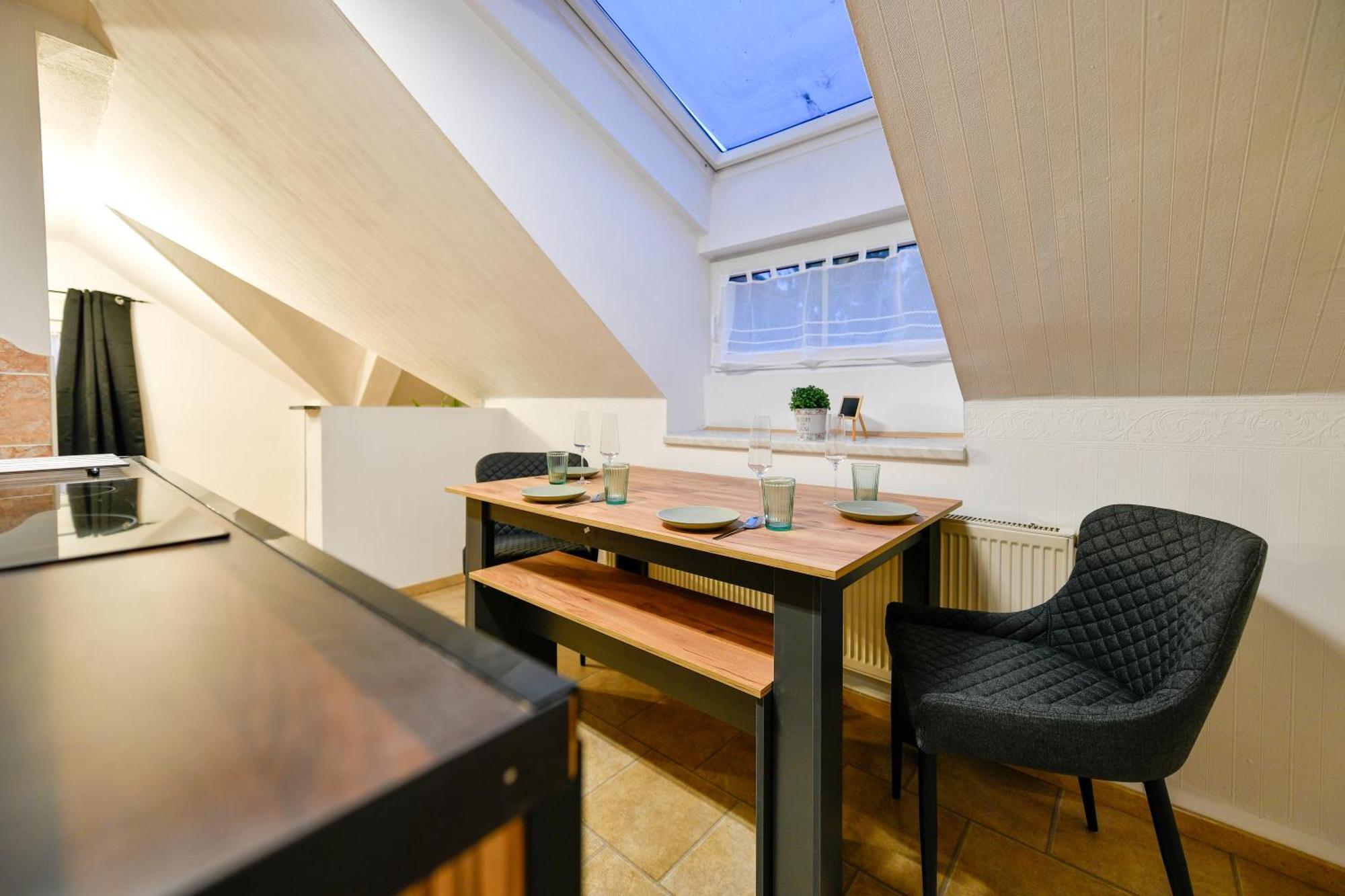 Grosses Spree Apartment, 3 Schlafzimmer Bis 10 Personen, 4X Kfz Parkplatz, Terrasse, Waschtrockner, Wlan, Netflix Chociebuż Zewnętrze zdjęcie